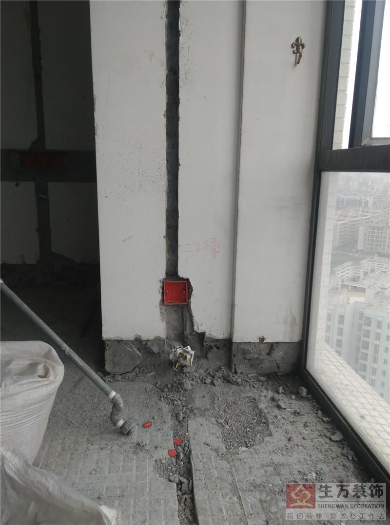 廣州裝修公司精裝修房裝修材料全部選購質量最好，最新的電工材料，電工開槽的標準全部必須橫平豎直。
